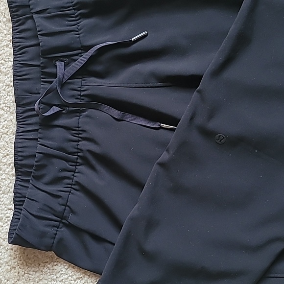 Lululemon On the Fly Pant Size 8 Black - Picture 3 of 5